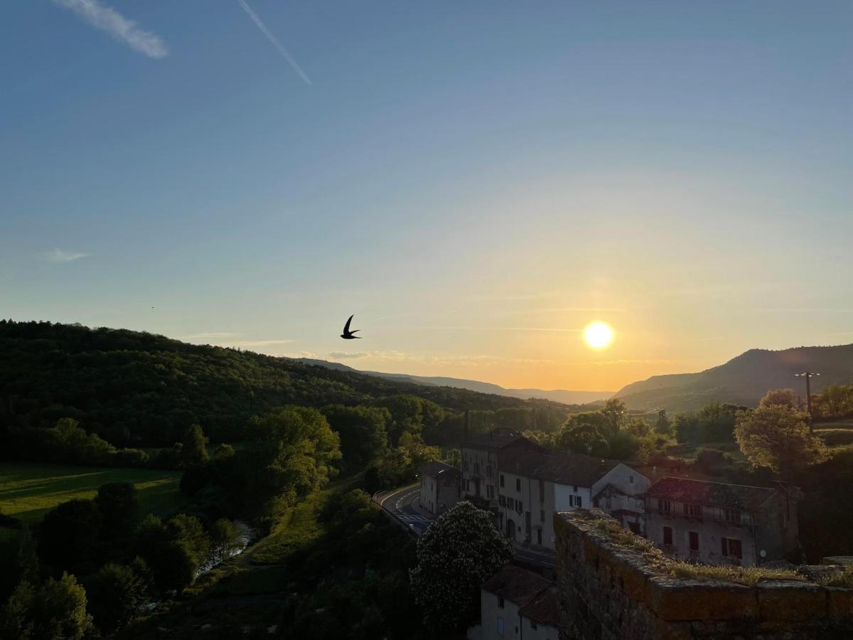 Chateau De Latour Sur Sorgue Marnhagues-et-Latour Dış mekan fotoğraf