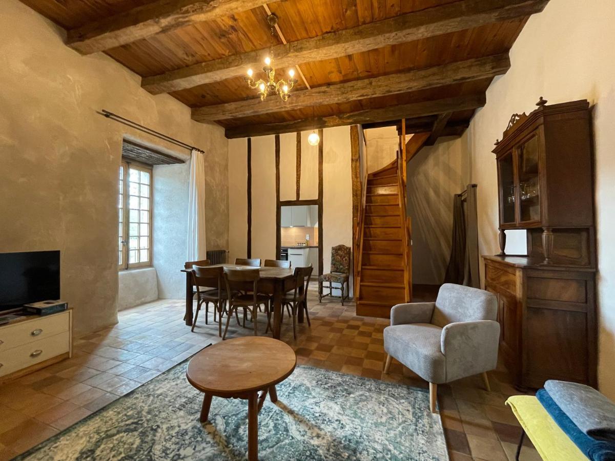 Chateau De Latour Sur Sorgue Marnhagues-et-Latour Dış mekan fotoğraf